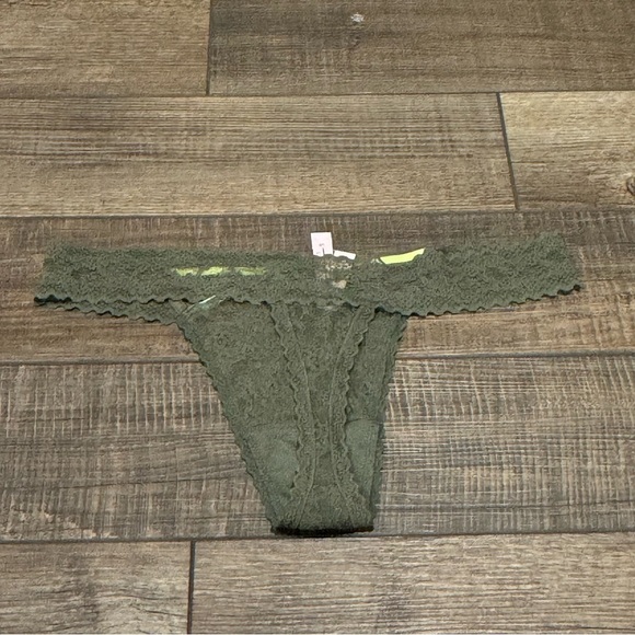 Victoria's Secret Lace Green thong/string elastic waist panty New Size Large - Picture 4 of 10